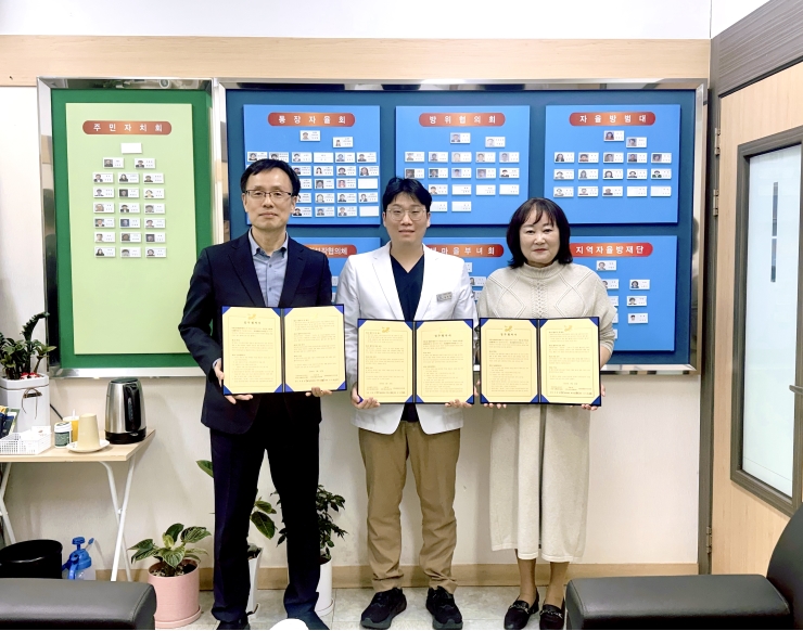 연수구 옥련1동행정복지센터(동장 박종상)와 지역사회보장협의체(위원장 백영실)는 지난 3월 20일, 365원플란트치과의원(대표원장 김지원)과 관내 취약계층 주민의 구강건강 증진과 치과 의료서비스 지원을 위한 업무협약을 체결했다.
